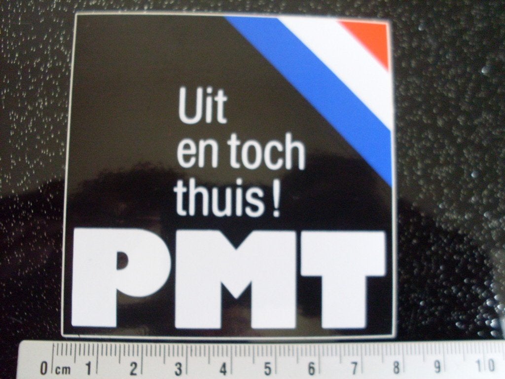 sticker PMT uit en toch thuis!, Verzamelen, Verzenden, Zo goed als nieuw, Bedrijf of Vereniging