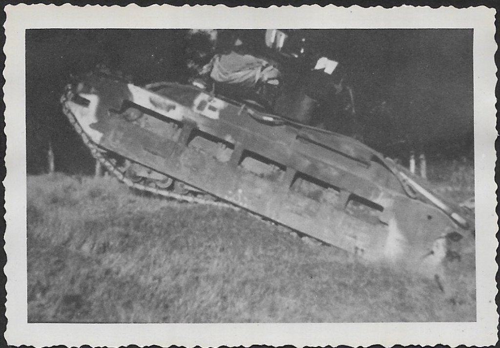 Matilda II Panzer Tank in Frankrijk 1940 met plaatsduiding (m2451451414 ...