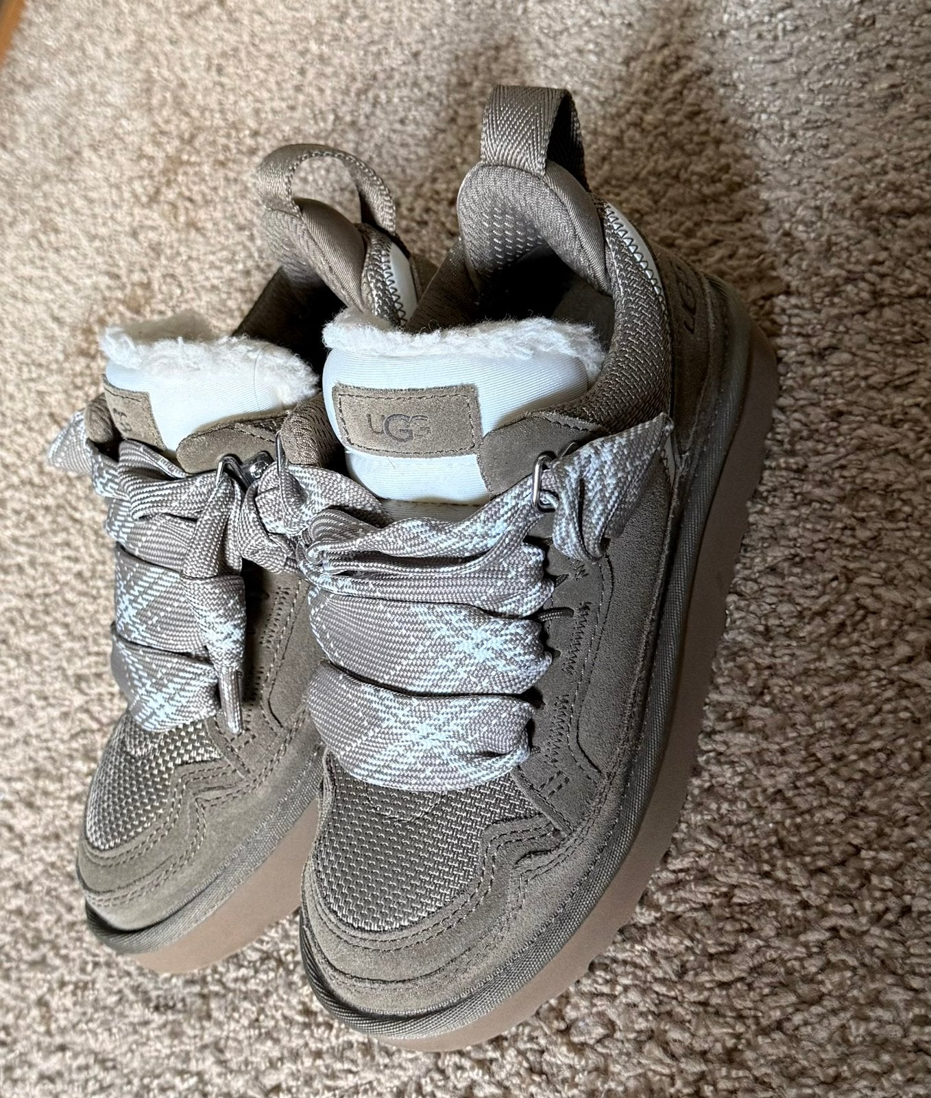 UGG lowmel dames, Beige, Nieuw, Ophalen of Verzenden, Sneakers of Gympen