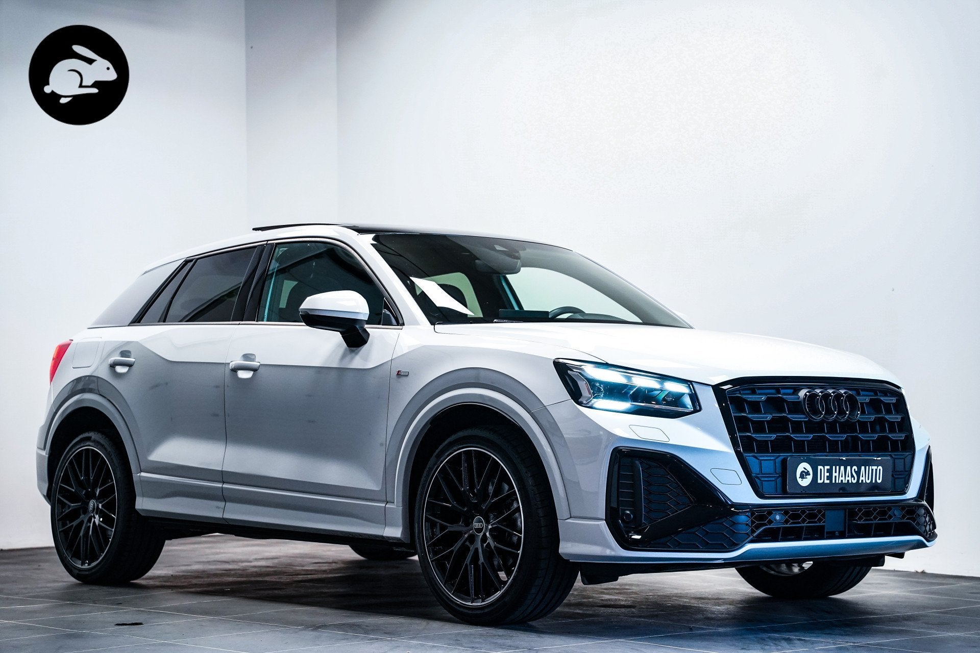 Audi Q2 35 TFSI S-Line|Pano dak|Zwart opt|Leder|Camera|19 in, Dealer onderhouden, 4 cilinders, Wit, Leder