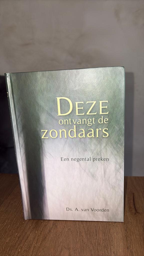 KR-1 Ds. A. van Voorden - Deze ontvangt de zondaars, Ophalen of Verzenden, Zo goed als nieuw, Ds. A. van Voorden