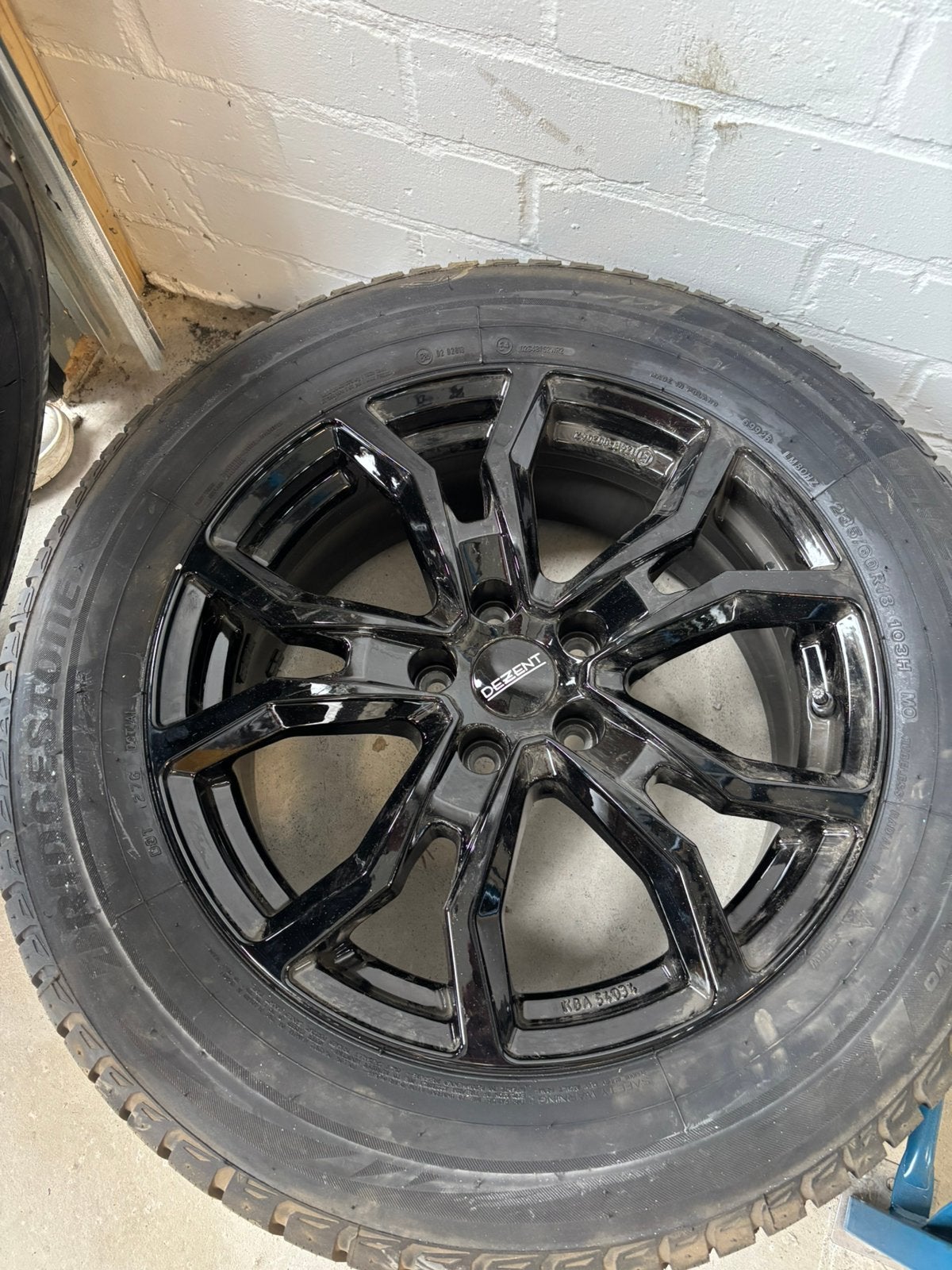 2x Dezent 18” velgen met Bridgestone Blizzak winterbanden, Auto-onderdelen, Banden en Velgen, Banden en Velgen, Nieuw, Winterbanden