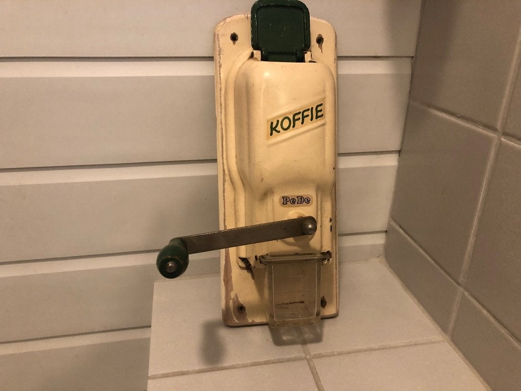 Antieke koffiemolen PeDe, Ophalen