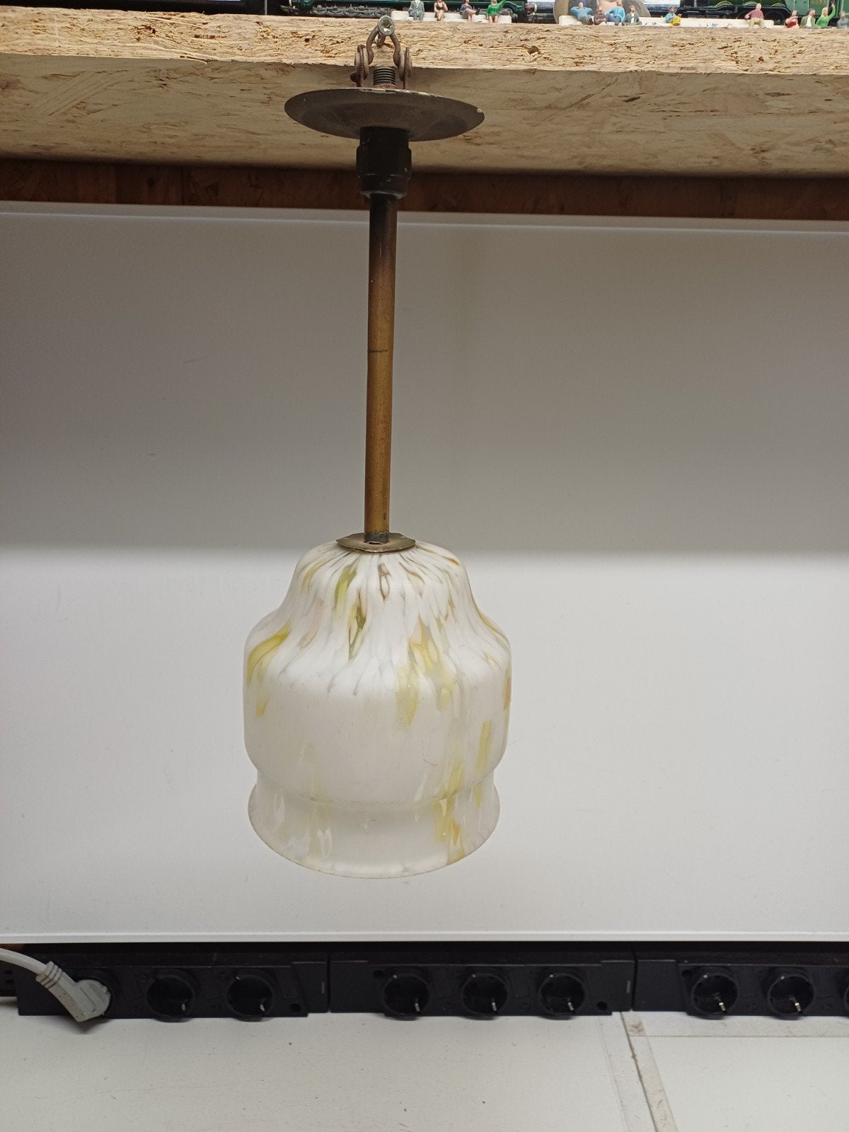 Antieke glazen hallamp met spatter kap en messing beslag, Antiek en Kunst, Ophalen of Verzenden
