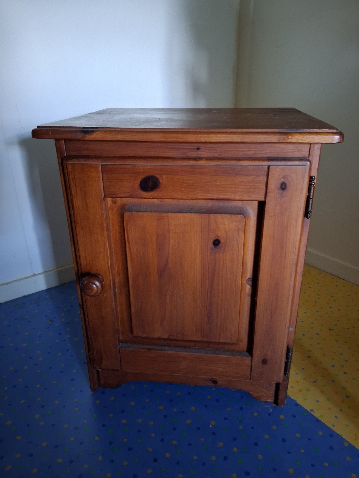 Houten nachtkastje met opbergruimte, Ophalen, Gebruikt