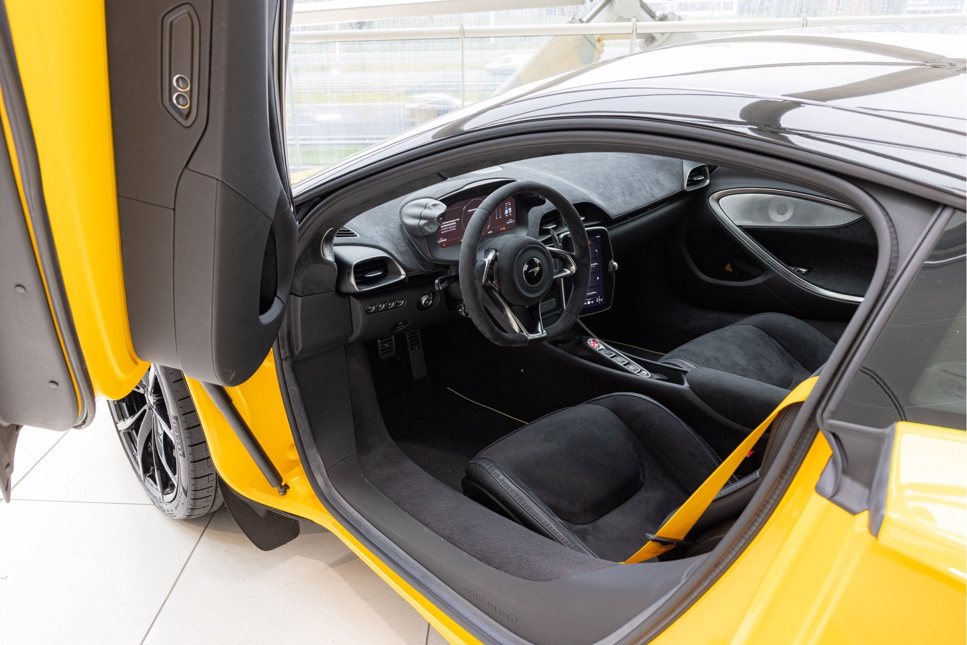 McLaren Artura 3.0 V6 Plug-in | 700pk | Volcano Yellow | Bla, Auto's, McLaren, Gebruikt, 2993 cc, Alcantara, Bedrijf