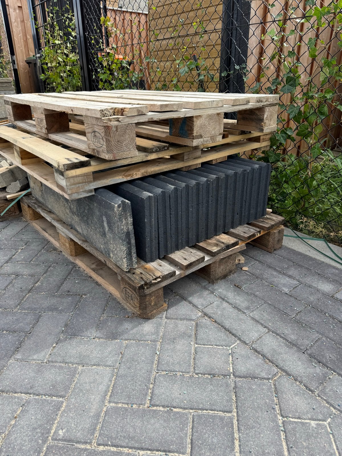Beton tegels 40x60 en opsluitbanden 5x25, Tuin en Terras, Tegels en Klinkers, Ophalen, Gebruikt, 10 m² of meer, Beton