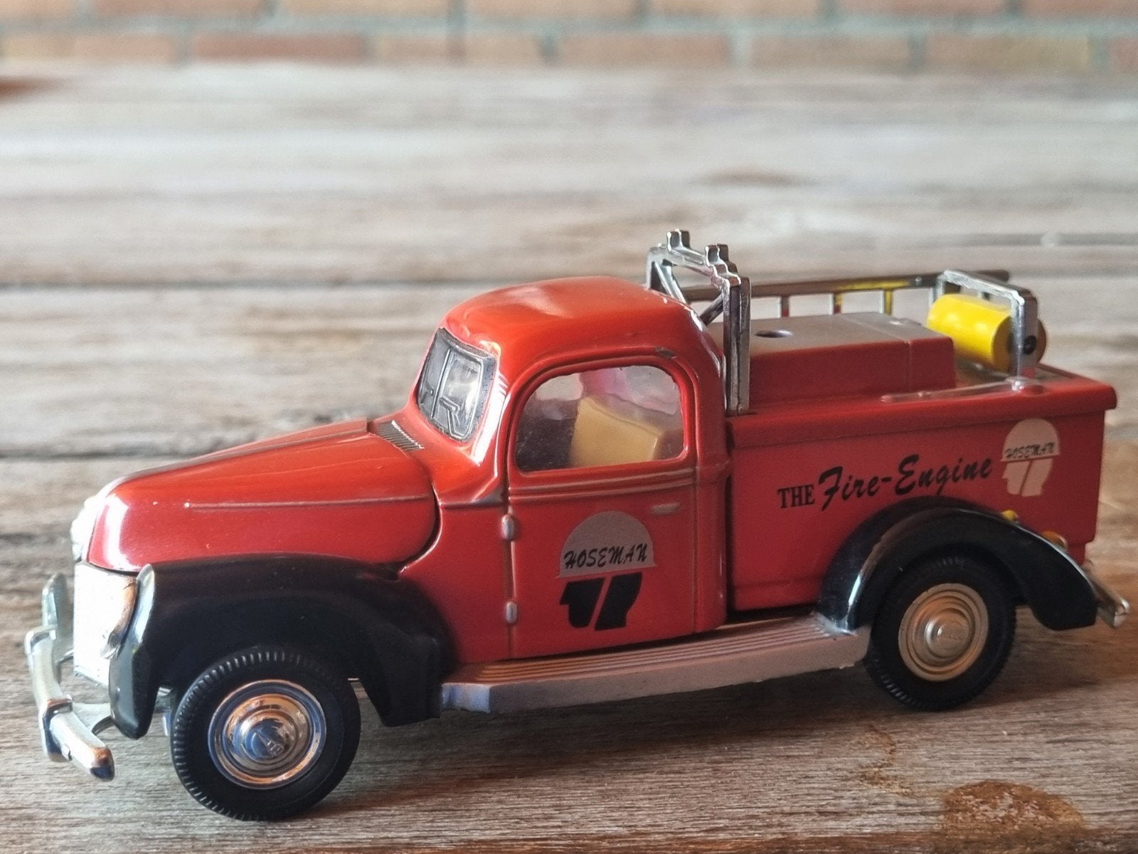 Vintage brandweerwagen aansteker - The Fire-Engine, Verzamelen, Rookartikelen, Aanstekers en Luciferdoosjes, Ophalen of Verzenden