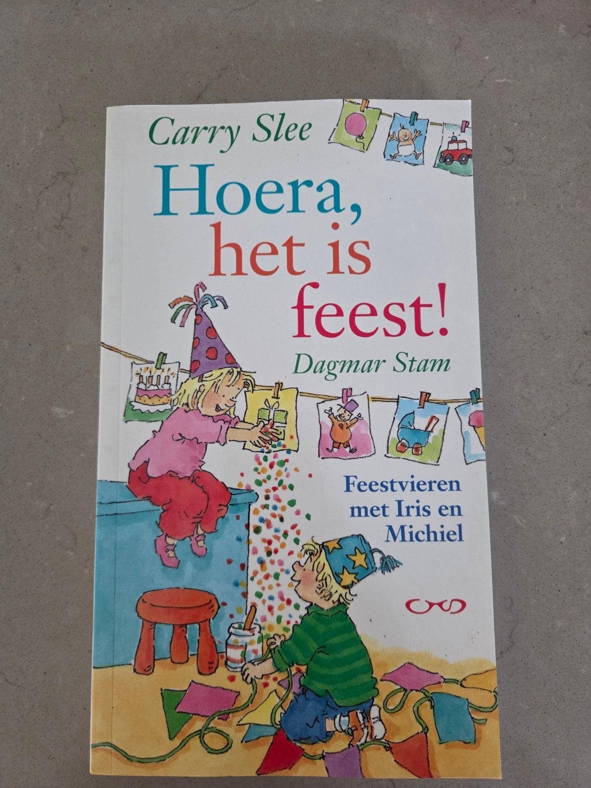 Hoera, het is feest! Feestvieren met Iris en Michiel, Boeken, Ophalen of Verzenden, Nieuw, Carry Slee, Fictie algemeen