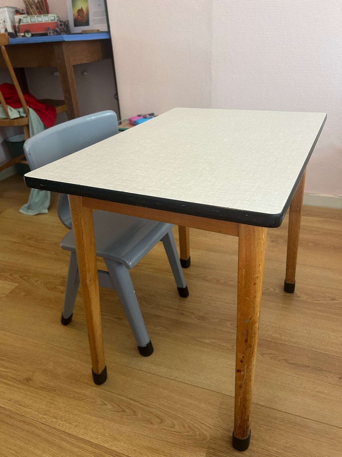 Schilte vintage schooltafeltje en stoeltje, Kinderen en Baby's, Kinderkamer | Tafels en Stoelen, Ophalen, Gebruikt, Tafel(s) en Stoel(en)
