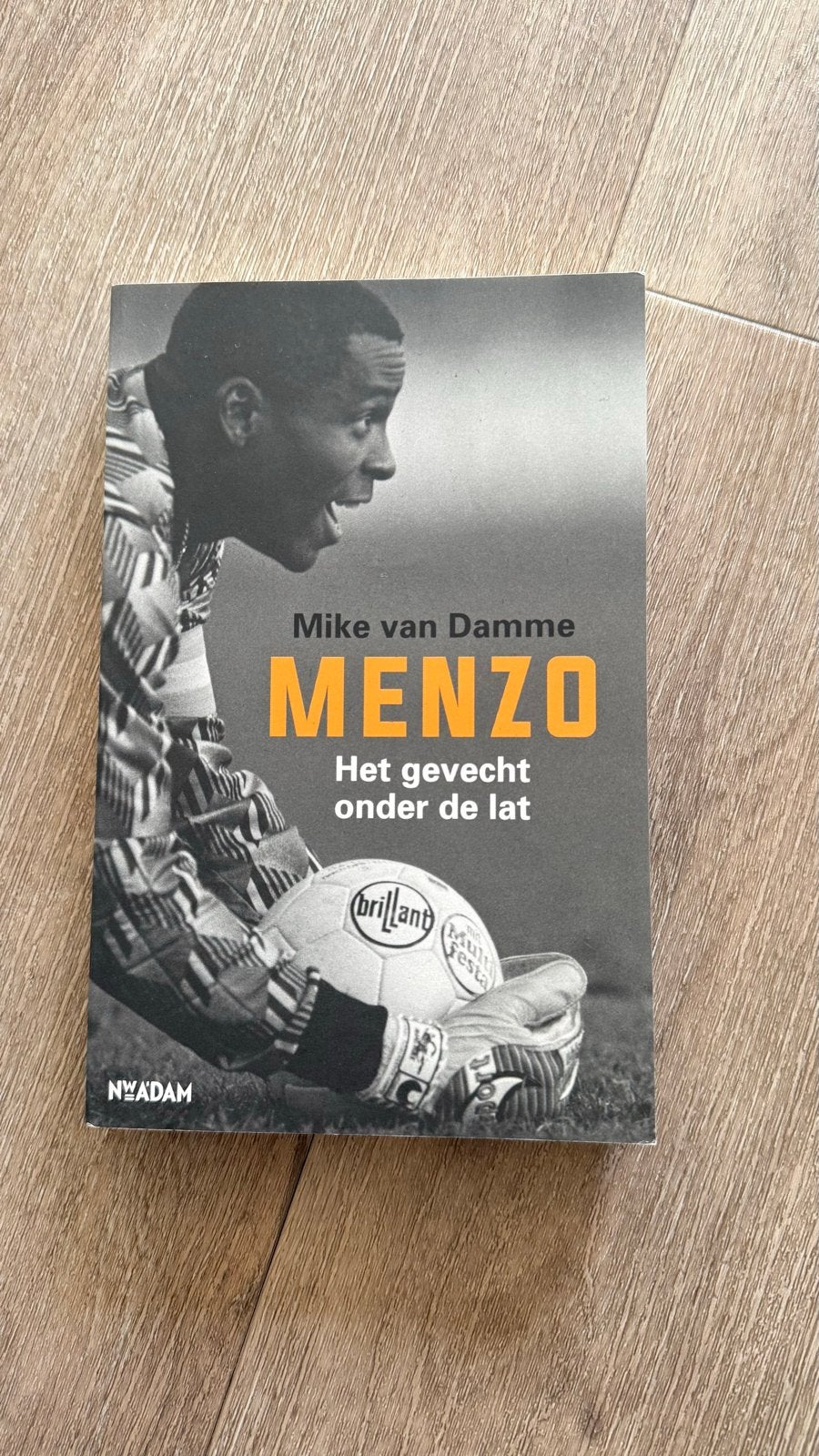 Menzo: Het gevecht onder de lat - Boek in goede staat, Ophalen of Verzenden, Zo goed als nieuw, Sport