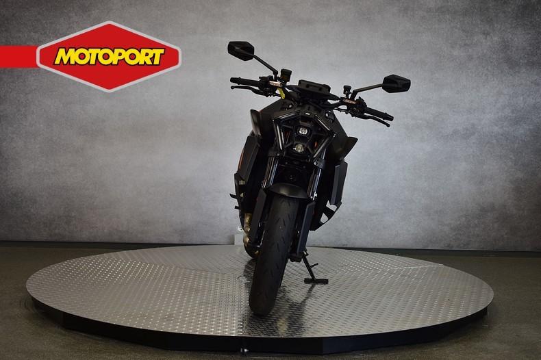 KTM 1390 SUPER DUKE R (bj 2024), Motoren, KTM Sportmotorcycle GMBH, Bedrijf, Stallhofnerstrasse 3
5230  Mattighofen, AT, Wessel.Peters@ktm.com