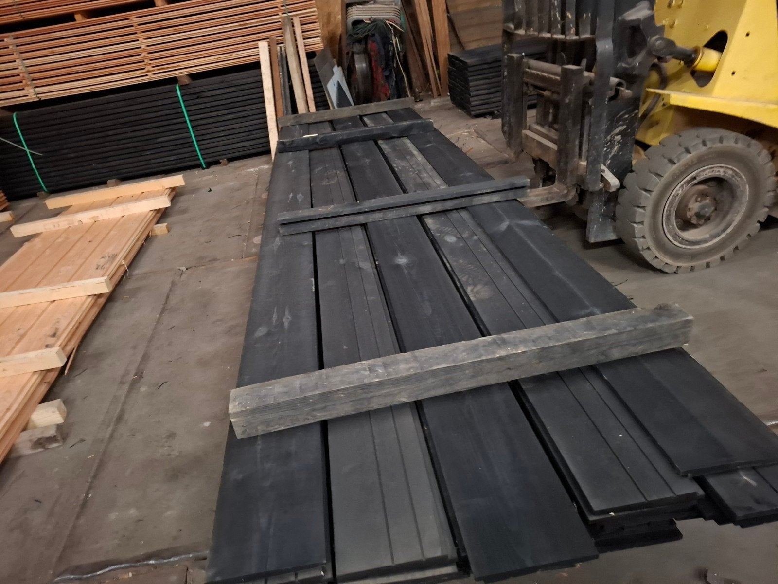 partij 33 st zwarte zweeds rabat planken 4 m bezorgen mogeli, Tuin en Terras, Palen, Balken en Planken, Ophalen, Nieuw, 250 cm of meer