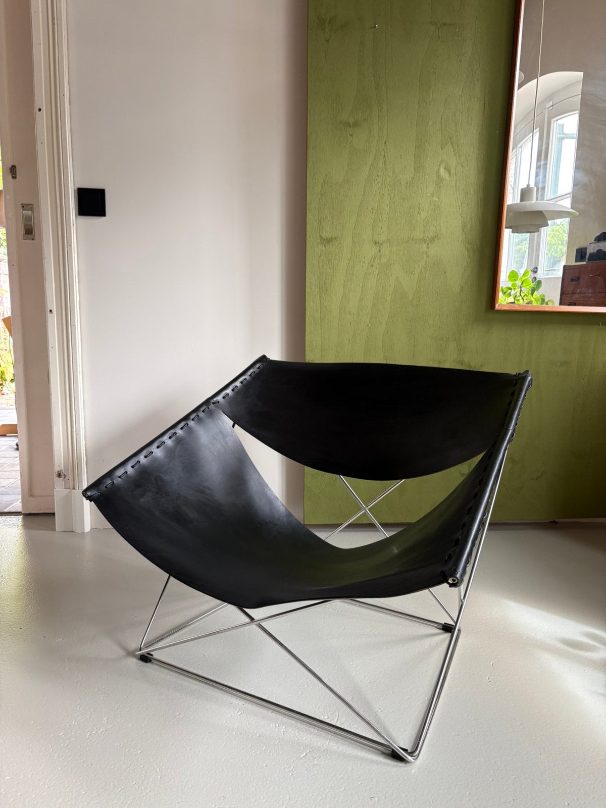 Artifort F675 Butterfly lounge chair Pierre Paulin, Minder dan 75 cm, Leer, Zo goed als nieuw, Schijndel