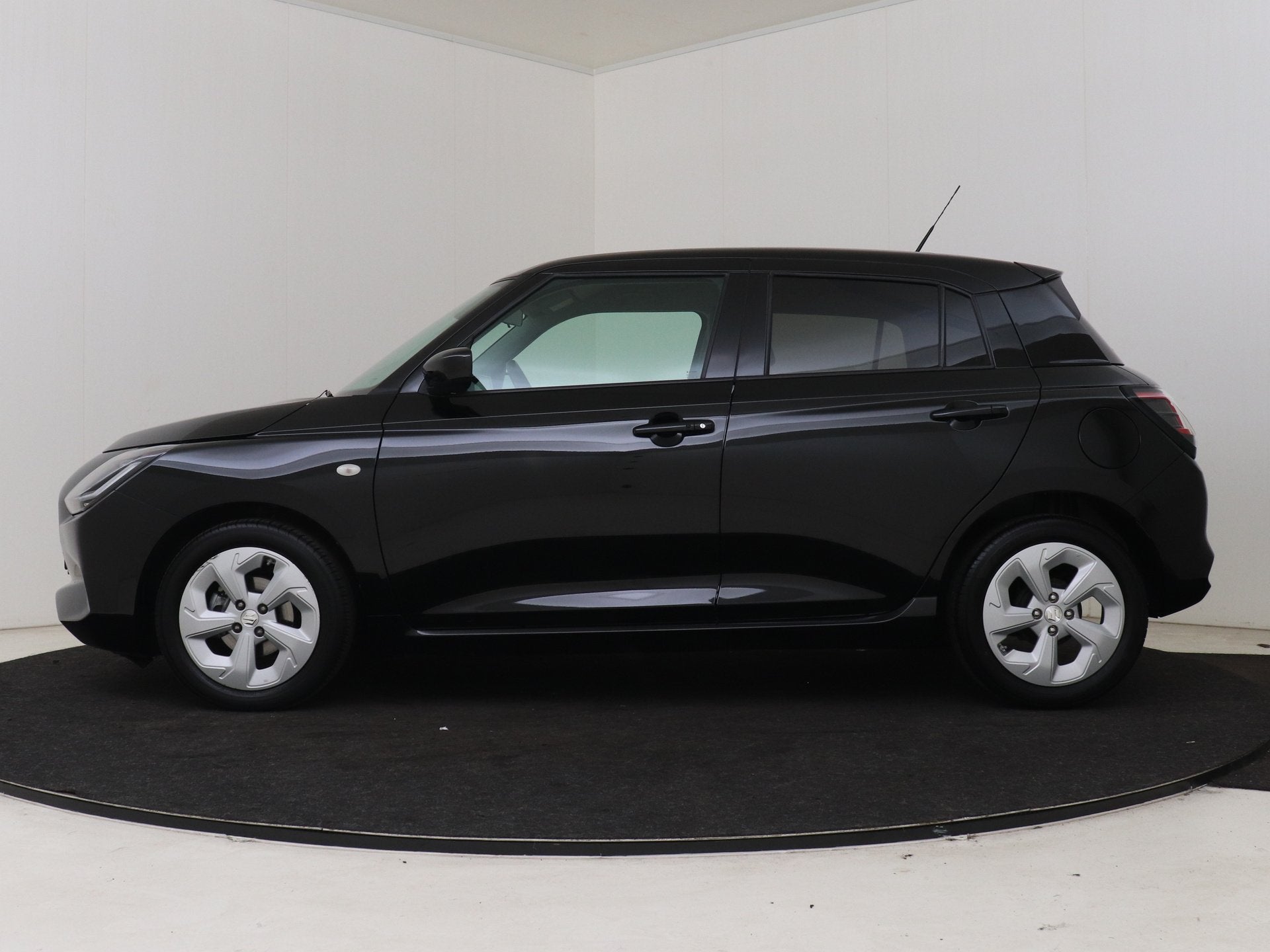 Suzuki Swift 1.2 Select Smart Hybrid (bj 2025, automaat), Auto's, Stof, Gebruikt, 400 kg, Origineel Nederlands