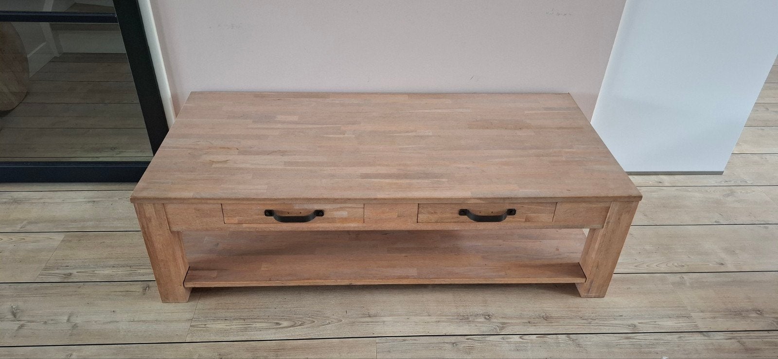 Stevige houten tafel/tv-meubel salontafel., Ophalen, Hout, Gebruikt, Landelijk