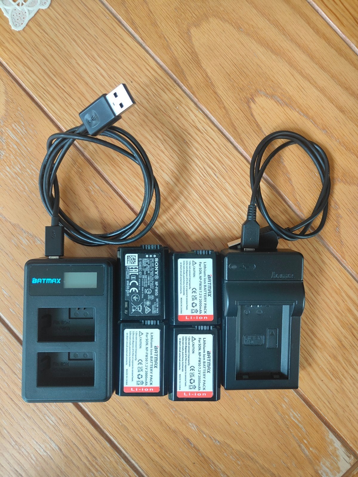 Sony NP-FW50 accu's en laders - 1 origineel, 3 Batmax, Sony, Gebruikt, Sony, Ophalen of Verzenden