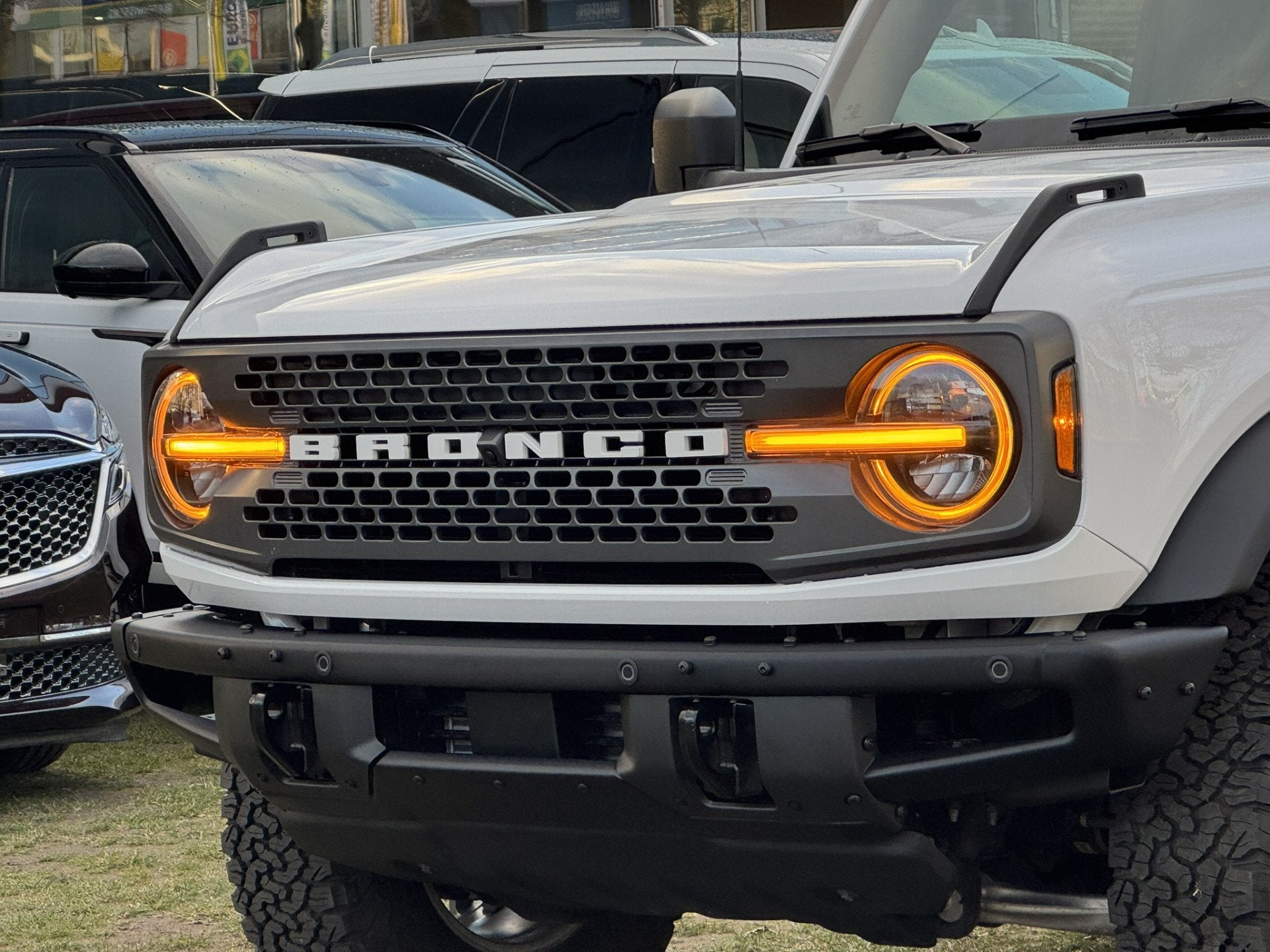 Ford Bronco AWD 2.7L V6 BADLANDS (bj 2025), Auto's, Gebruikt, Zwart, 320 pk, Wit