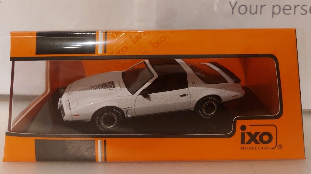 Ixo 1:43 Pontiac Firebird 1982 wit nieuw in display, Ophalen of Verzenden, Nieuw, Auto, Overige merken