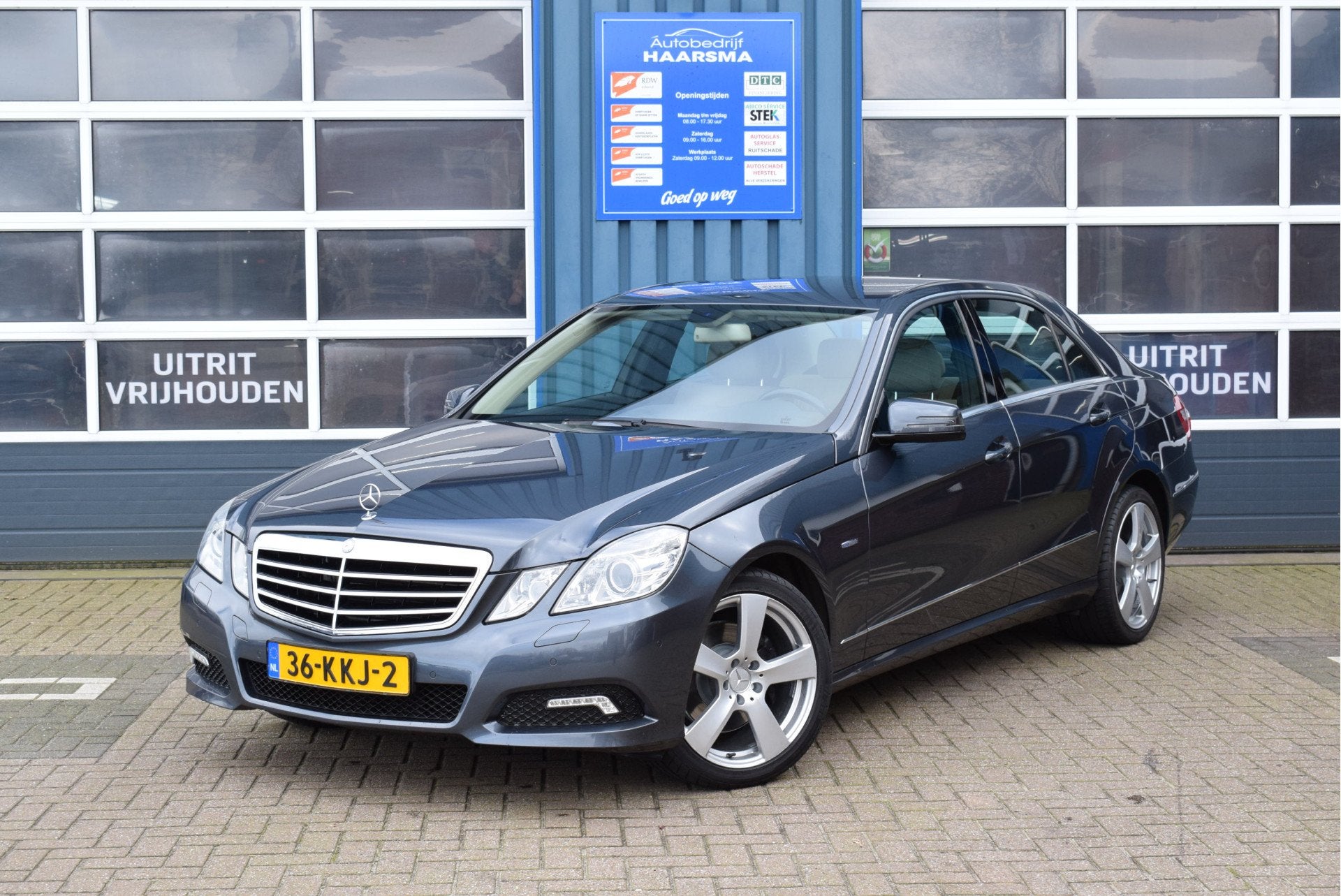 Mercedes-Benz E-Klasse 350 CDI Avantgarde Trekhaak Navi Leer, Auto's, Mercedes-Benz, Automaat, Gebruikt, Beige, 197 €/maand