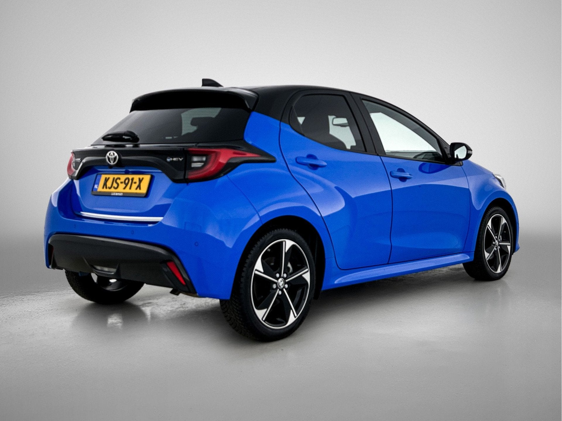 Toyota Yaris 1.5 Hybrid 130 Launch Edition | JBL | Head-Up D, 12 maanden, 450 kg, Gebruikt, Blauw