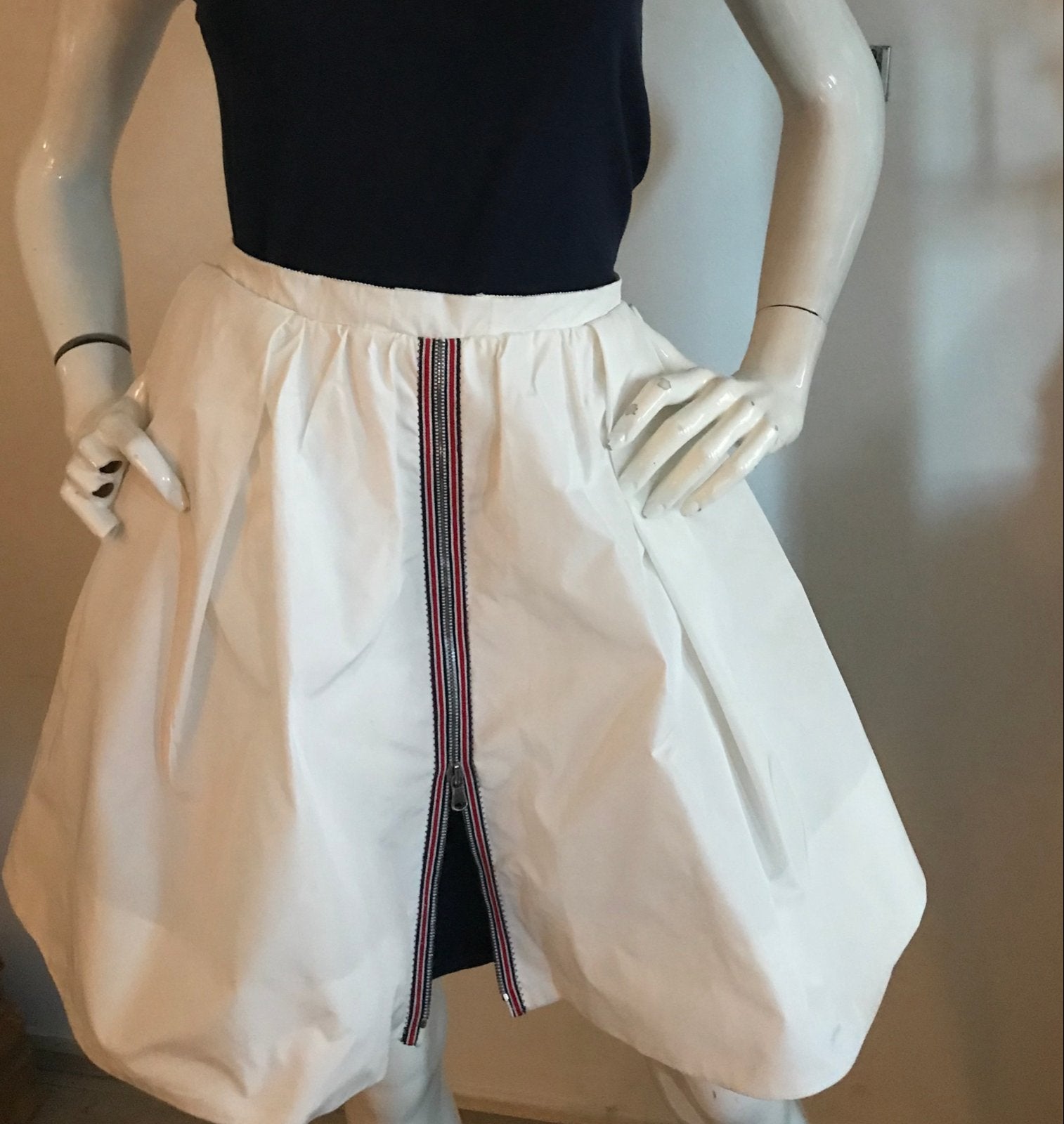 Witte  rok Carven met ritsdetail franse mt 42., Maat 38/40 (M), Wit, Ophalen of Verzenden, Zo goed als nieuw