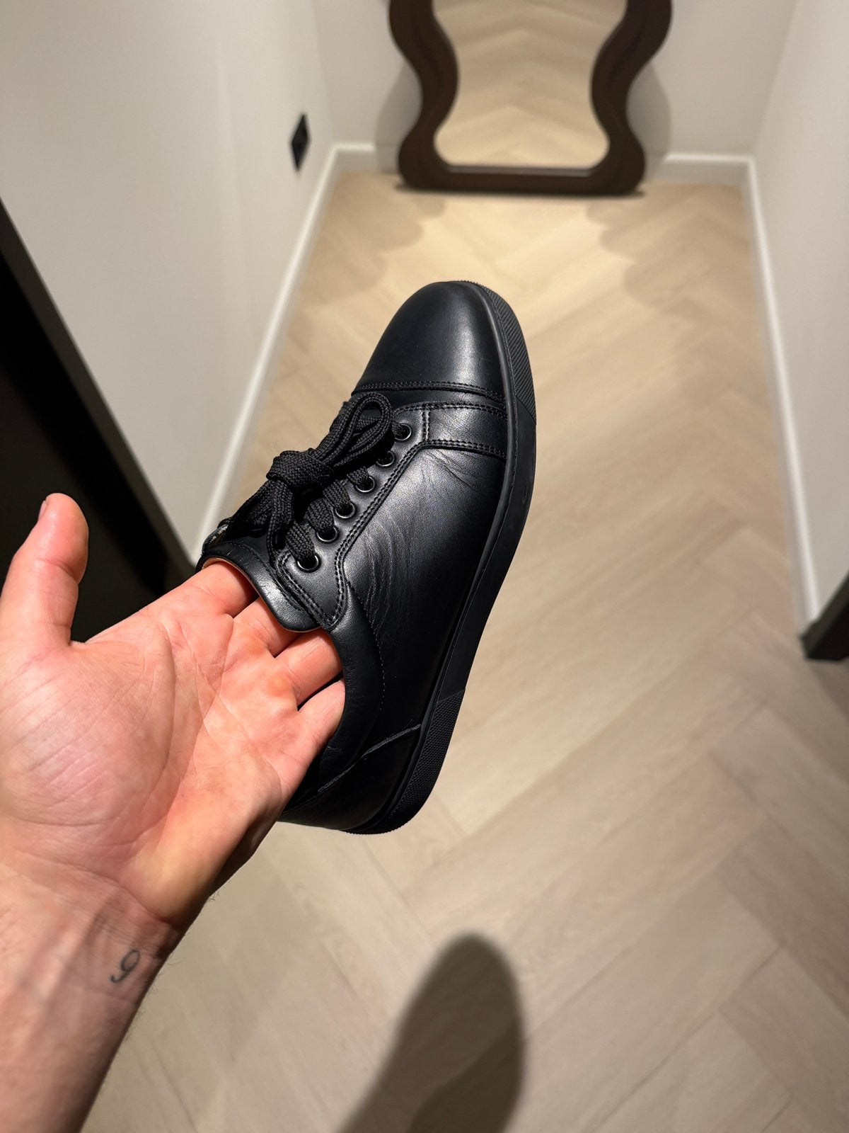 Christian Louboutin sneakers zwart maat 38 + doos, Ophalen, Zo goed als nieuw, Zwart