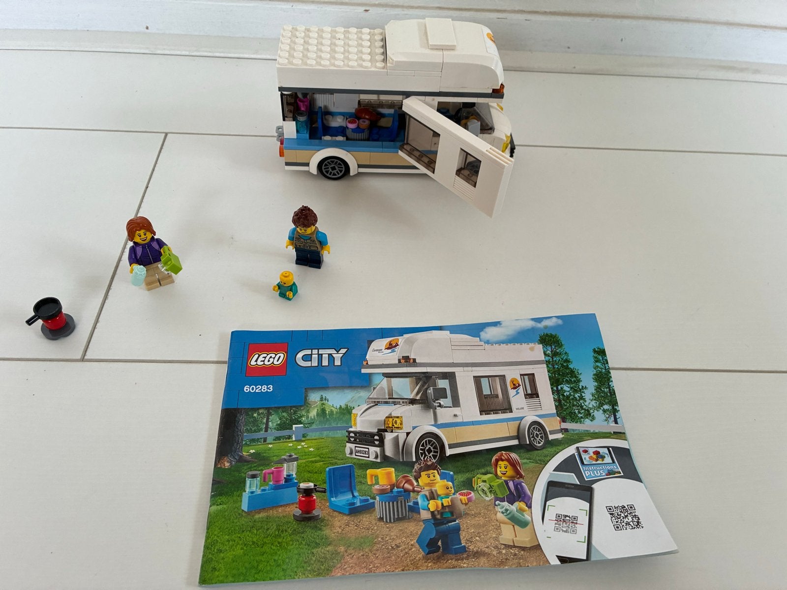 LEGO City 60283 Vakantie Camper met Figuren en Instructieboe, Ophalen of Verzenden, Zo goed als nieuw