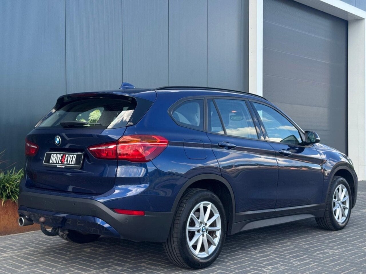 BMW X1 1.8i sDrive Executive | Trekhaak | Groot scherm, Auto's, BMW, 136 pk, Gebruikt, Zwart, Met garantie (alle)