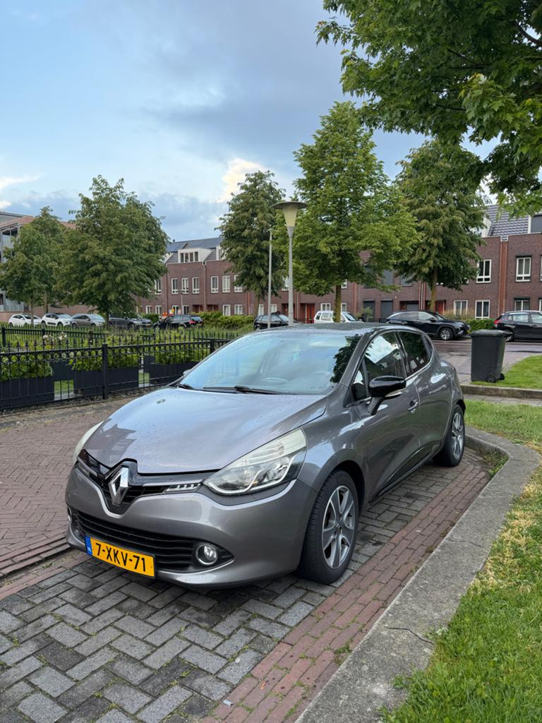 Renault Clio 0.9 TCE 66KW 2014 Grijs | Carplay | Trekhaak, Voorwielaandrijving, 898 cc, Stof, 40 €/maand