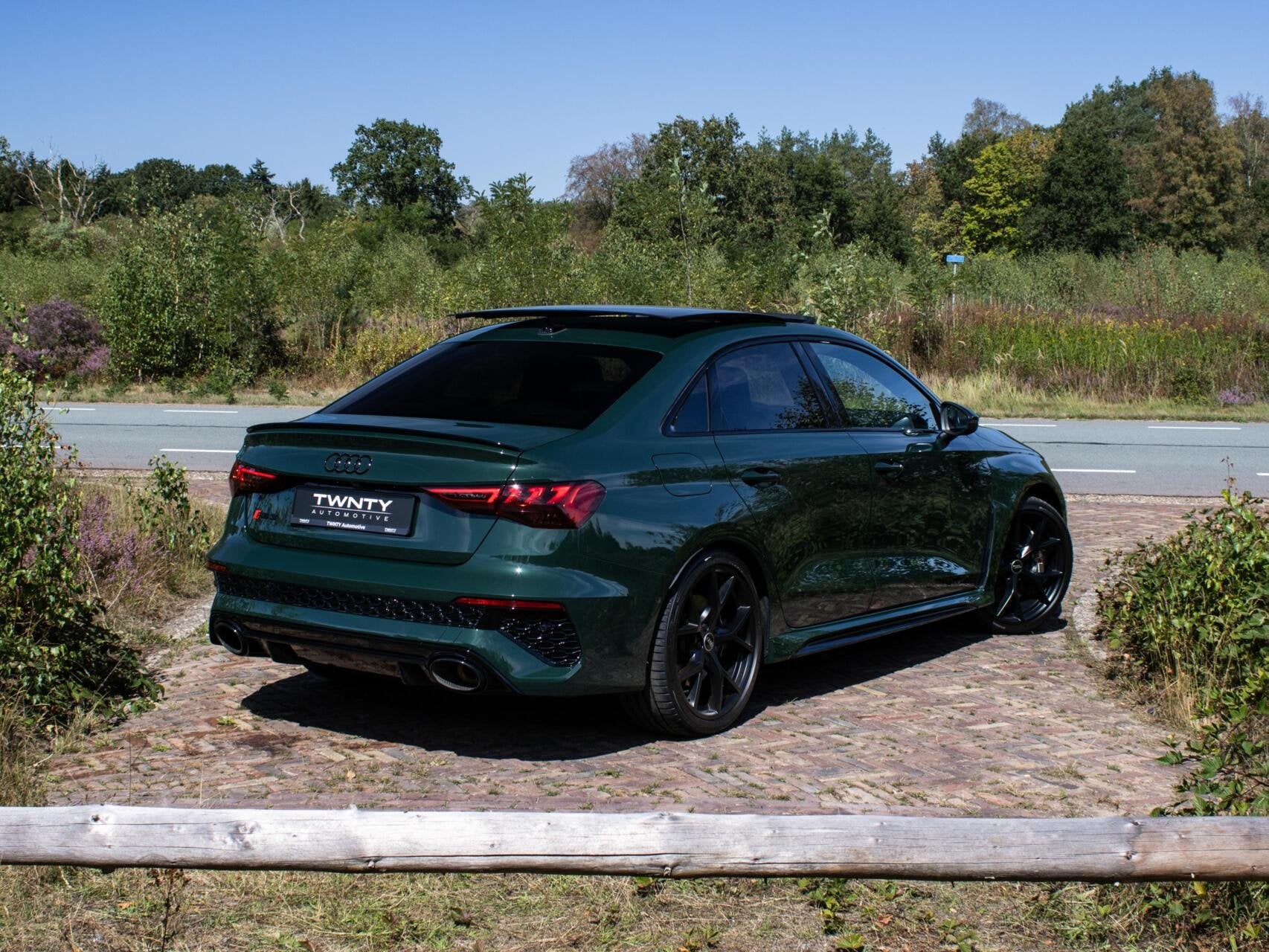 Audi RS 3 Limo 2.5 TFSI Quattro |Keramisch|Pano|HUD|B&O, Auto's, Automaat, Dealer onderhouden, Zwart, 1650 kg