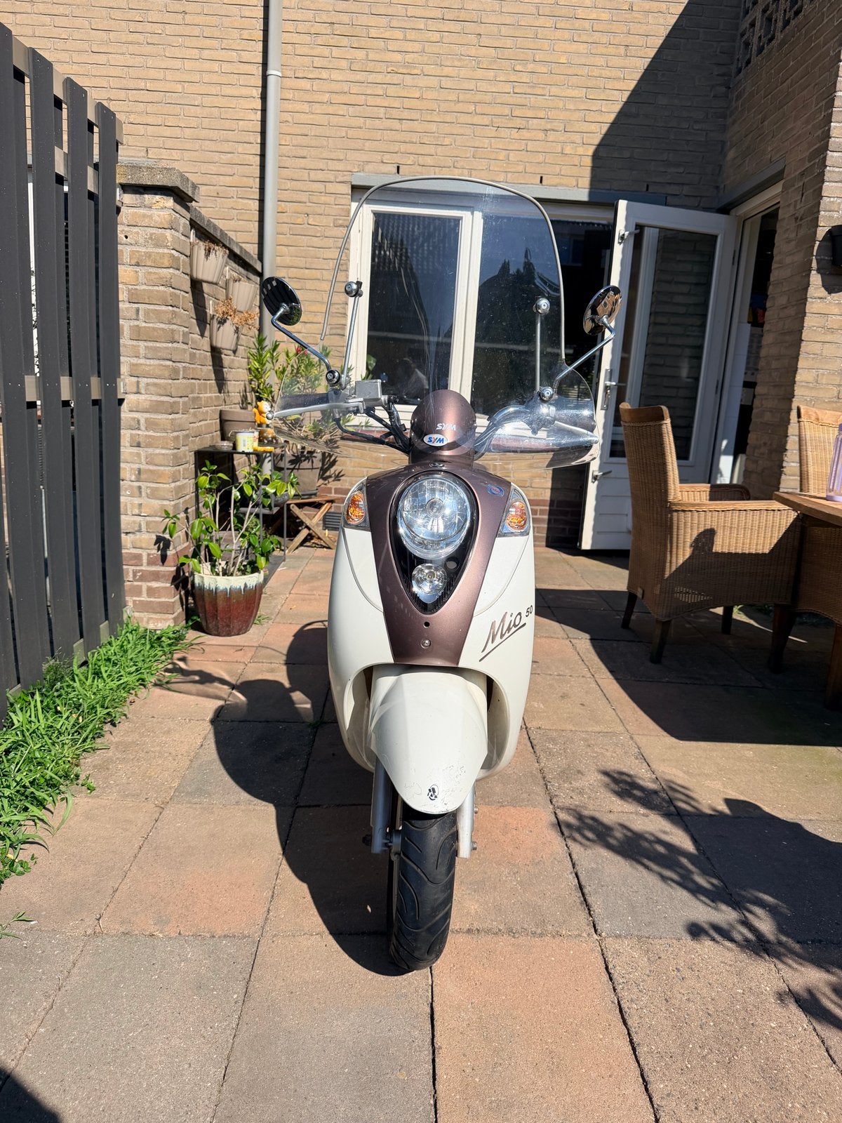 Sym Mio 50 uit 2013 - Nette scooter met windscherm, Fietsen en Brommers, Scooters | SYM, Gebruikt, Mio, Maximaal 45 km/u, Benzine