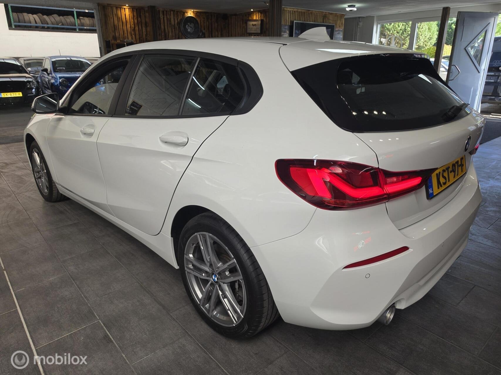 BMW 1-serie 120i Executive|Carplay|Nieuwe Staat!, Auto's, 1998 cc, 730 kg, Gebruikt, Euro 6