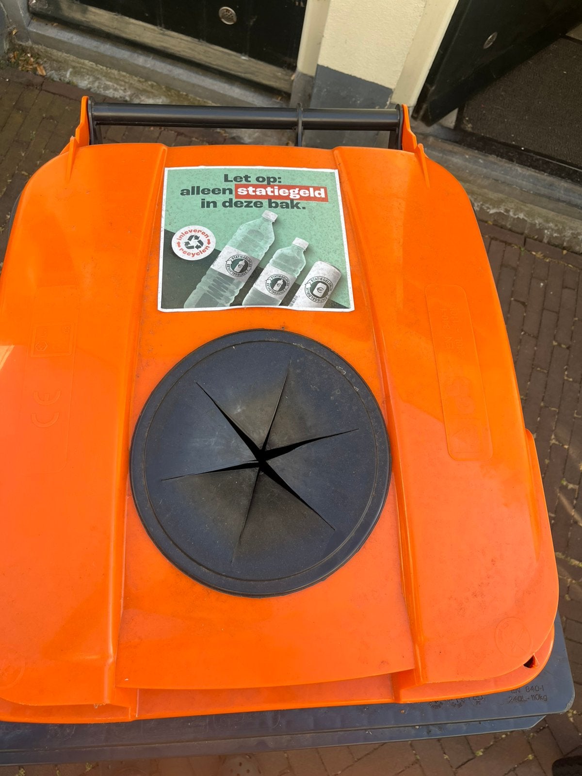 Statiegeld containers in totaal 2 stuks, Ophalen, Kunststof, 40 liter of meer, Zo goed als nieuw