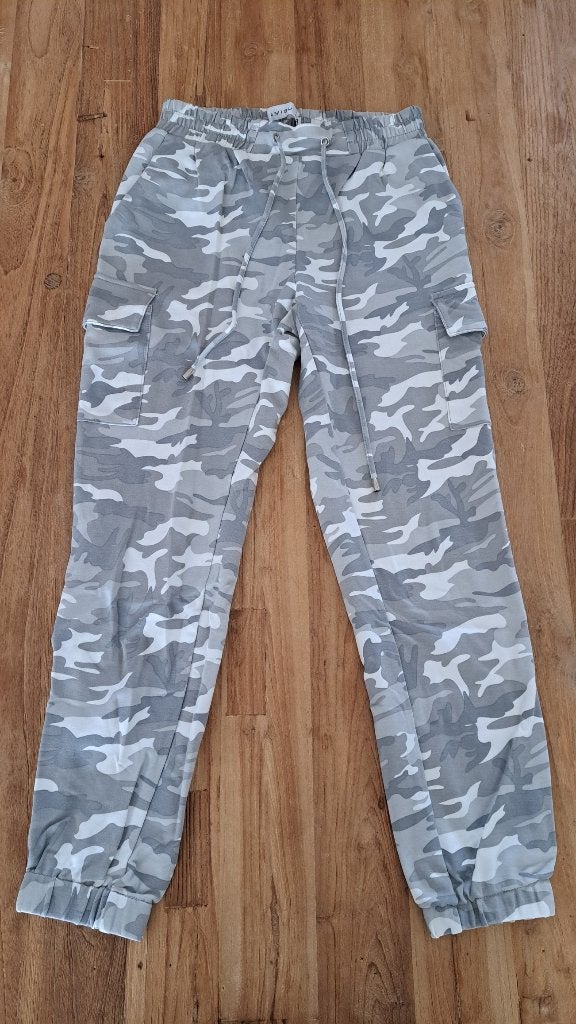 Amisu legerprint cargobroek, Ophalen of Verzenden, Zo goed als nieuw, Maat 34 (XS) of kleiner, Lang