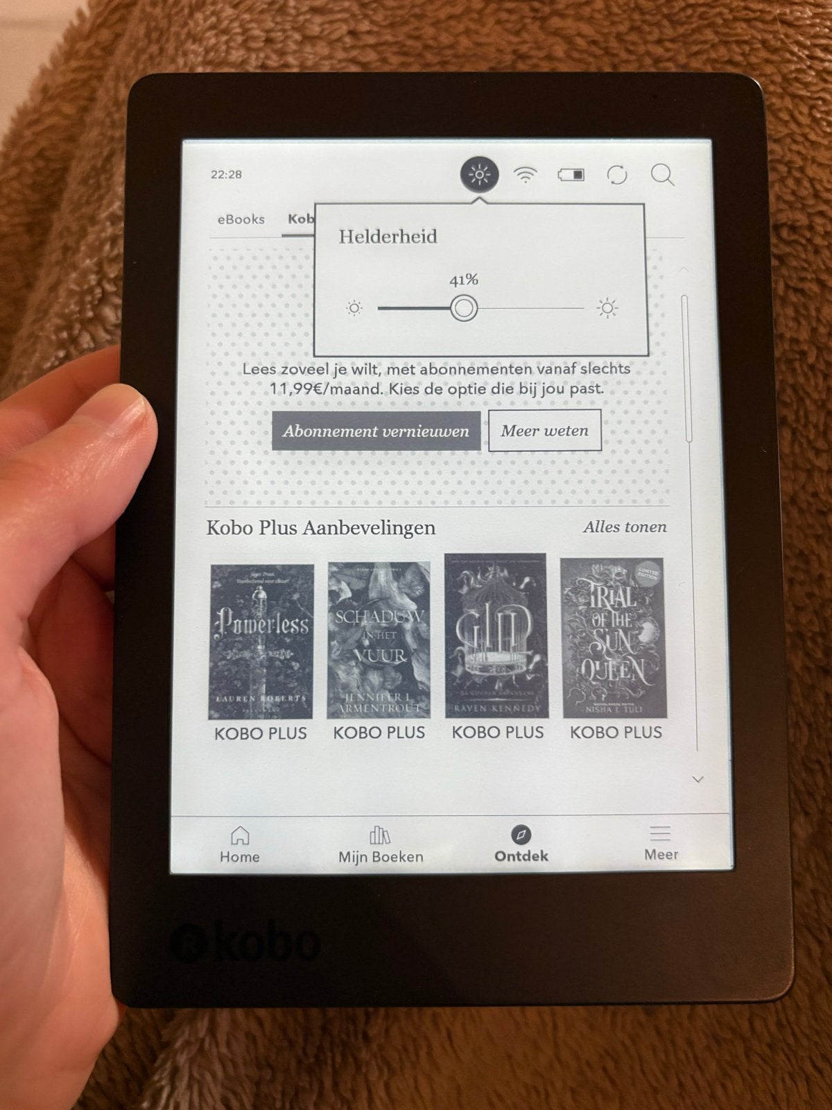 Kobo Aura 2 e-reader + oplaadkabel, Ophalen, Zo goed als nieuw, 4 GB of minder, Touchscreen
