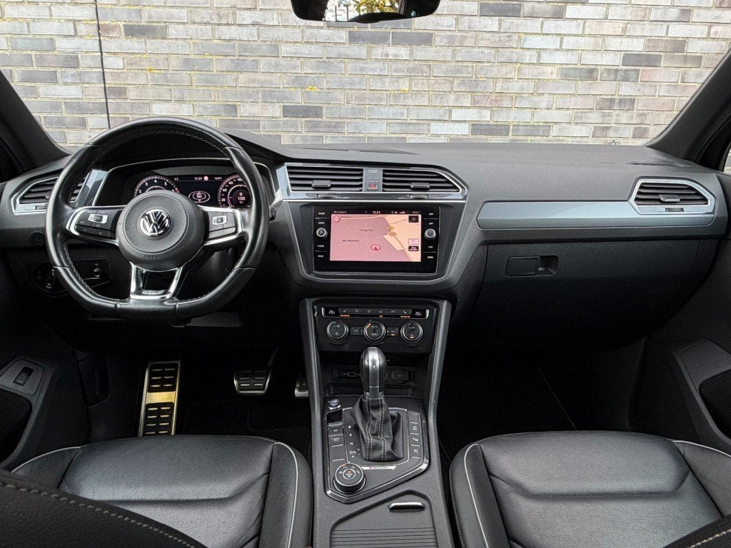 Volkswagen TIGUAN 2.0 TSI 225PK - 4MOTION R-LINE LEDER - PAN, Auto's, Gebruikt, Euro 6, 4 cilinders, 1984 cc