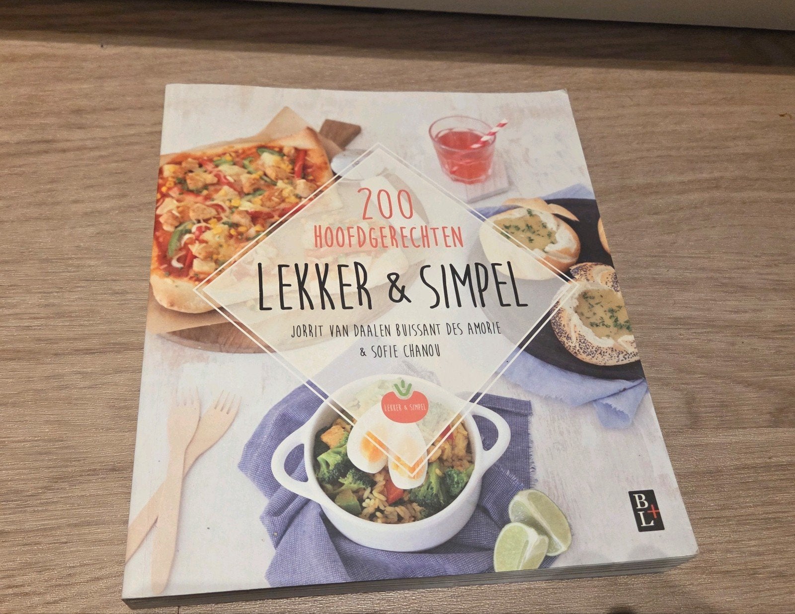 Kookboek Lekker & Simpel: 200 Hoofdgerechten, Boeken, Kookboeken, Hoofdgerechten, Ophalen of Verzenden, Zo goed als nieuw, Jorrit van Dralen & Sofie Erendu