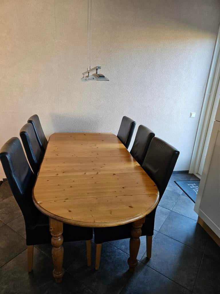 Geloogd grenen hangoortafel met 6 zwarte leren stoelen, Huis en Inrichting, Ophalen, Gebruikt, 100 tot 150 cm, Grenenhout