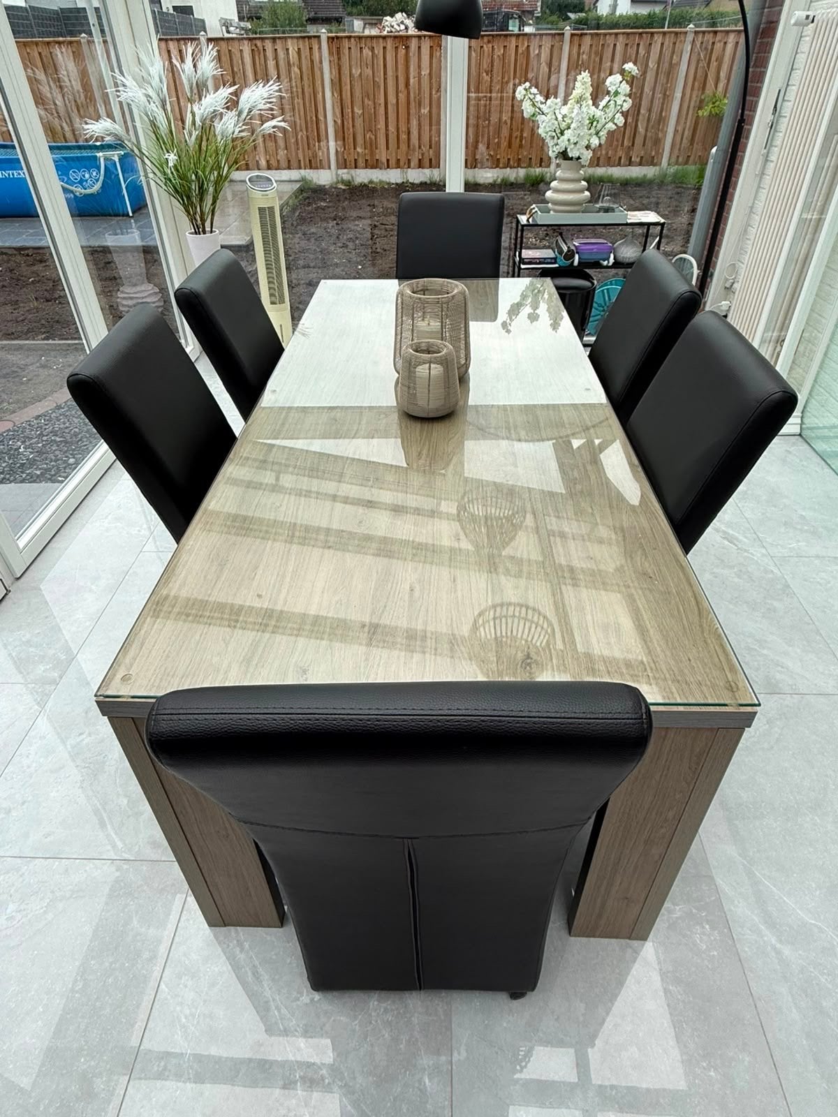 Moderne eettafel met tv meubel en 6 zwarte stoelen, Ophalen, 50 tot 100 cm, Zo goed als nieuw, Vijf personen of meer