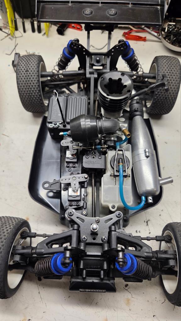 Te koop zogoed als nieuwe kyocho inferno, Auto offroad, Ophalen of Verzenden, Zo goed als nieuw, Schaal 1:8