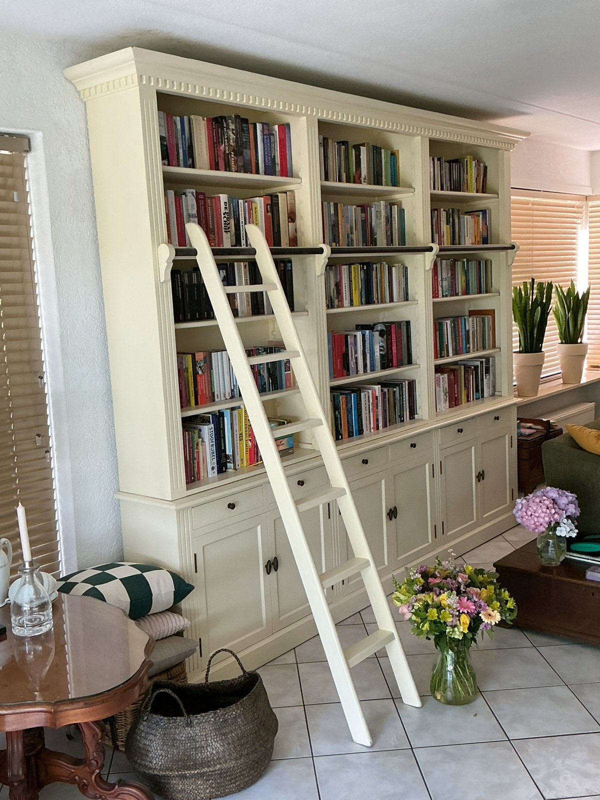 Wandmeubel., Ophalen, 250 tot 300 cm, Met deur(en), 200 cm of meer