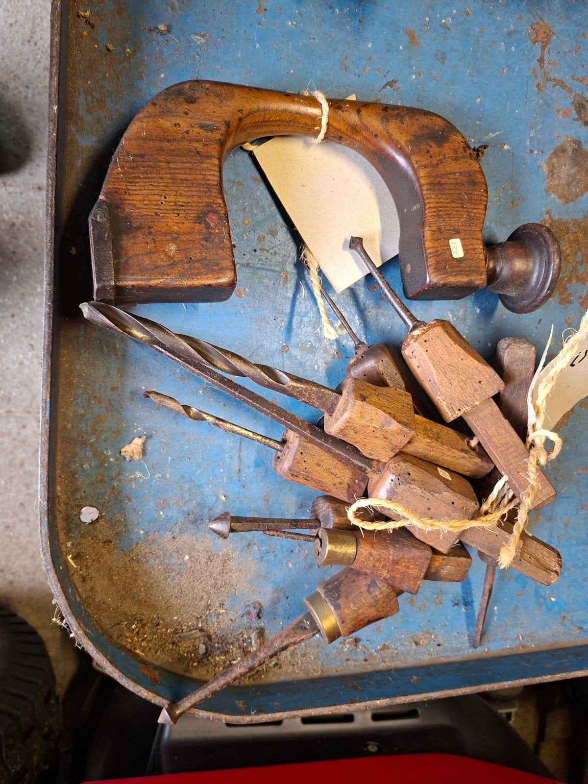 Antieke booromslag met verschillende boren, Antiek en Kunst, Antiek | Gereedschap en Instrumenten, Ophalen of Verzenden