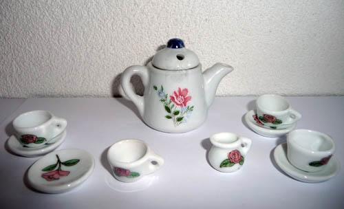 Miniatuur theeservies met opdruk roos, Verzamelen, Ophalen of Verzenden, Zo goed als nieuw