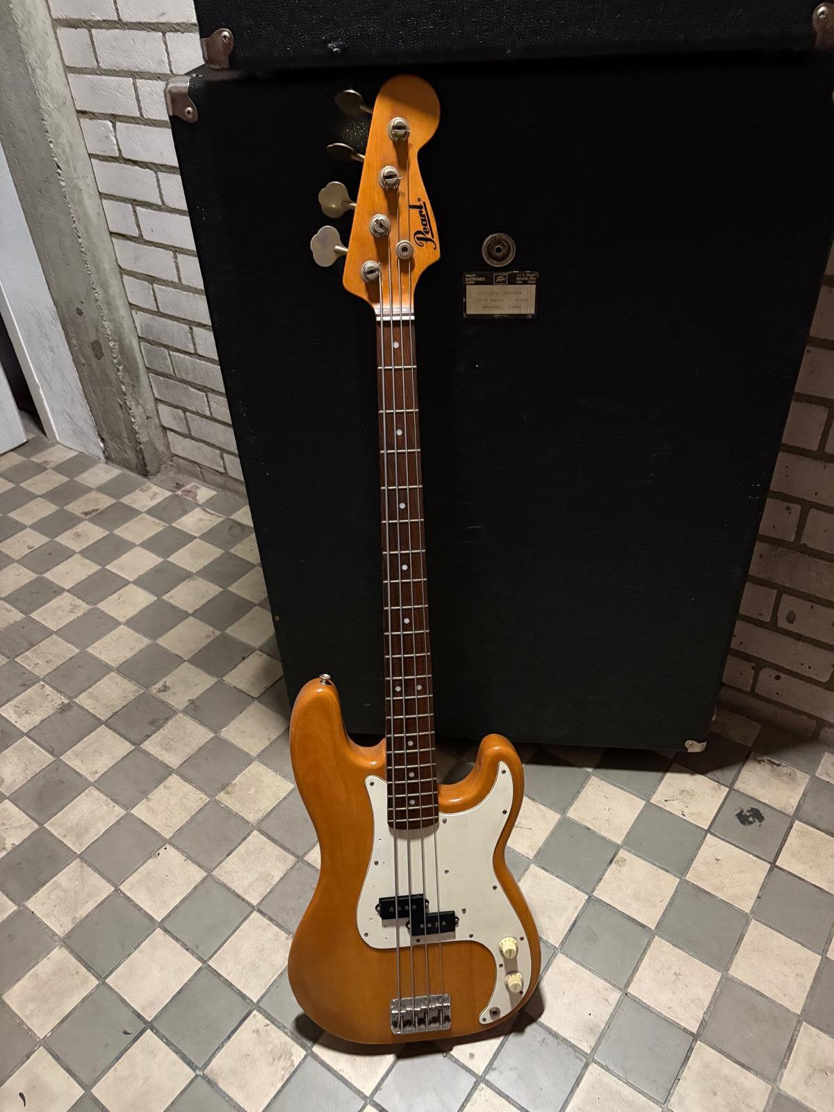 Pearl basgitaar, Ophalen, Zo goed als nieuw
