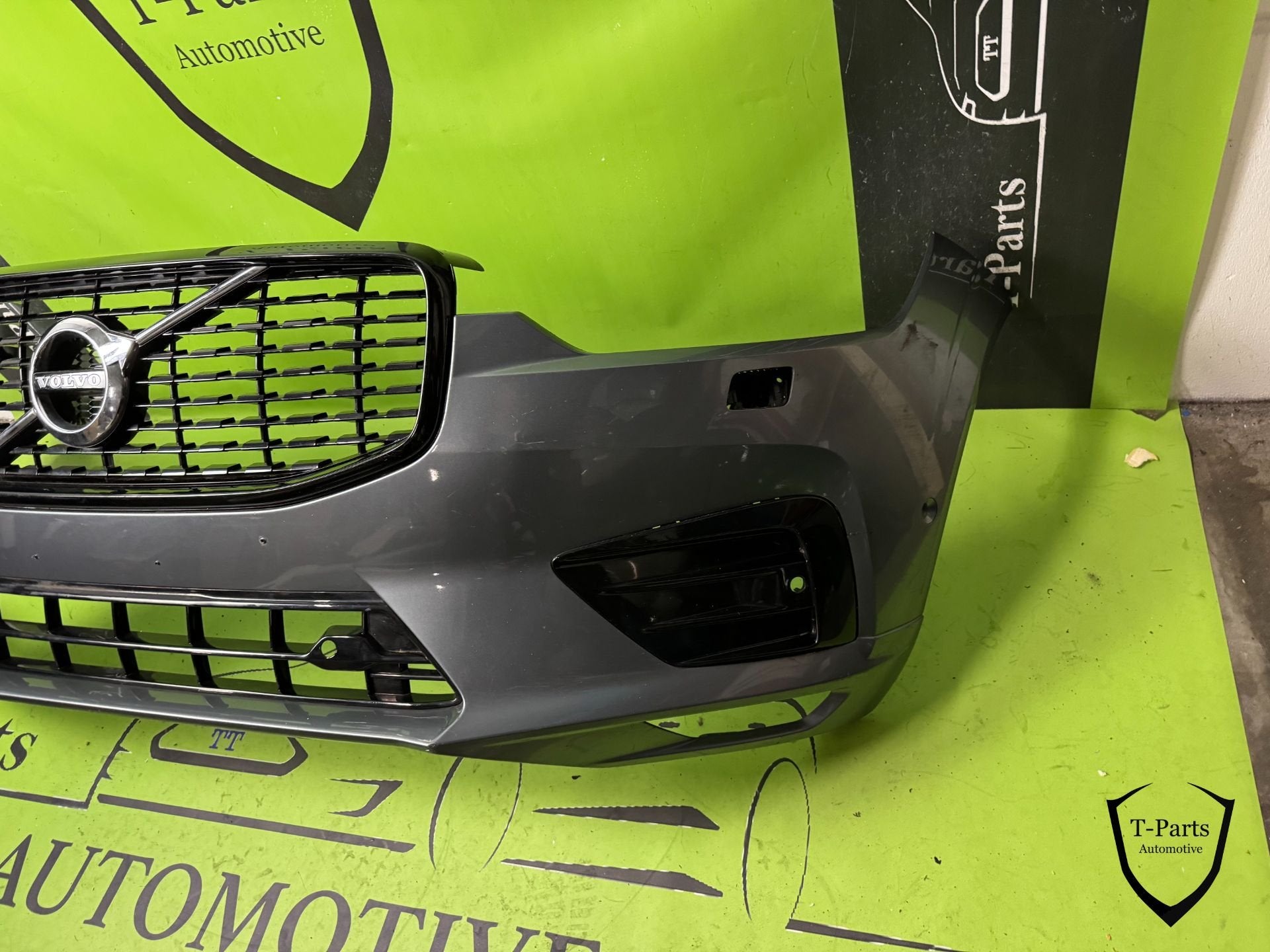 volvo XC60 voorbumper bumper 20+, Gebruikt, Gunnar Engellaus vag 8
405 31  Gothenburg, SE, Info@volvocars.com, Ophalen of Verzenden