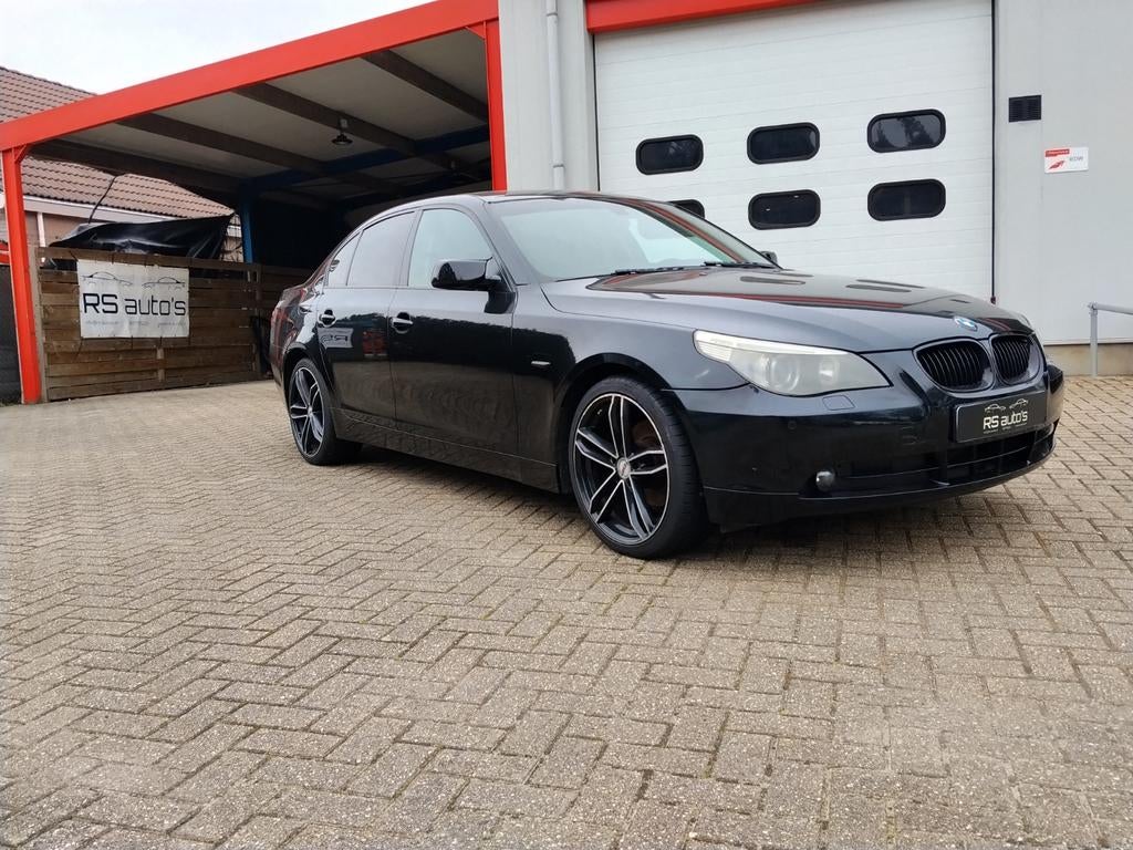 Bmw 523i E60 sedan zwart | 6 cilinder | handgeschakeld, Zwart, Zwart, Bedrijf, Handgeschakeld