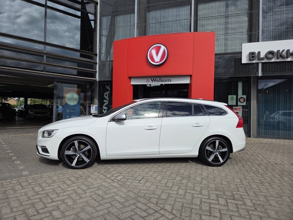 Volvo V60 1.5 A/T T3 153PK R-Design | Navi | Leer | Trekhaak, 12 maanden, 4 cilinders, Wit, Automatische klimaatregeling