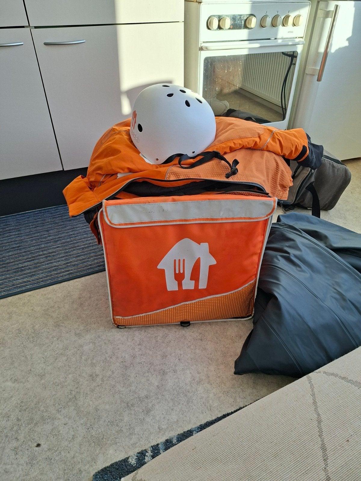 Bezorgen tas met jas en helm, Ophalen of Verzenden, Zo goed als nieuw, 30 cm of meer