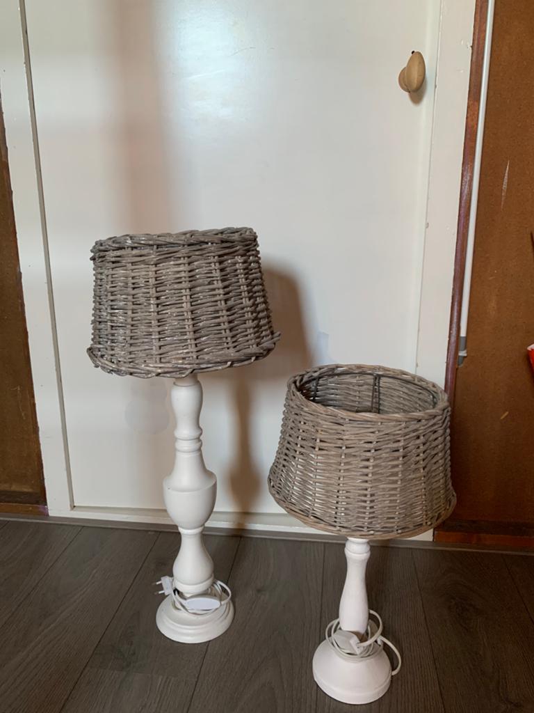 Set van 2 rieten lampenkappen met houten voet, Huis en Inrichting, Ophalen, Gebruikt, Hout, 50 tot 75 cm